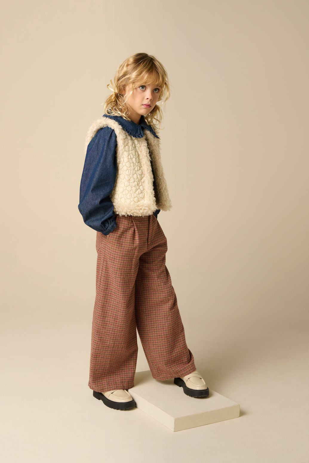 Pantalon à carreaux avec jambes larges - marron