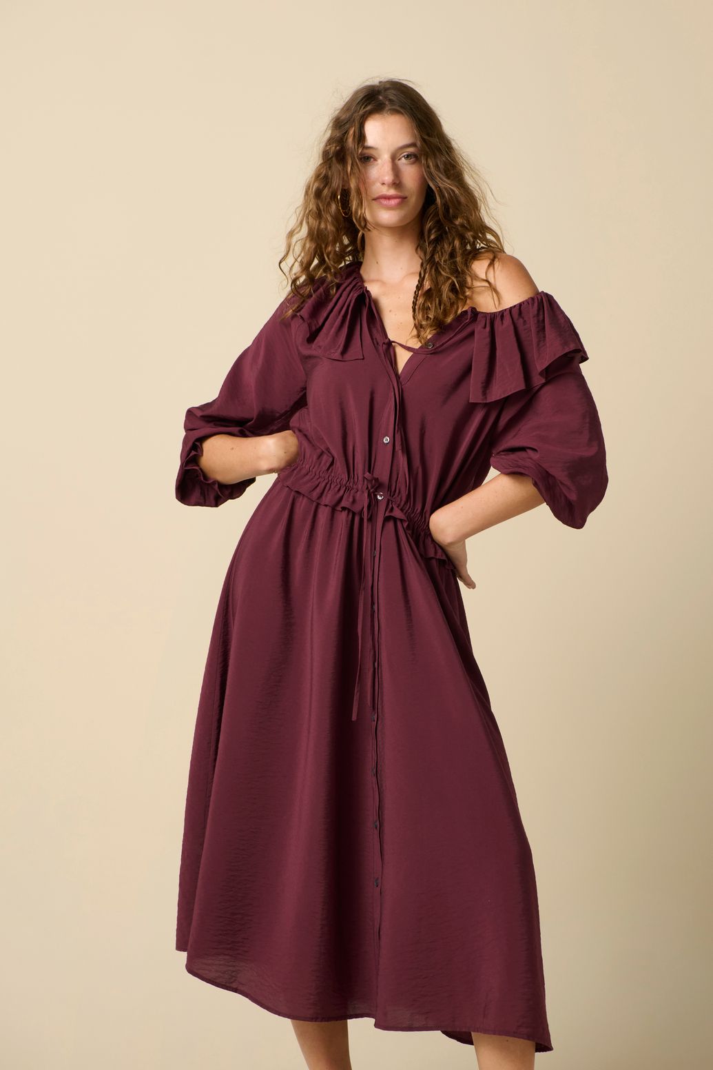 Donkerrode maxi jurk met ruffle kraag