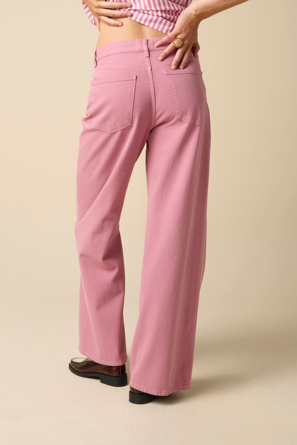 Weite High Waist Jeans - lila