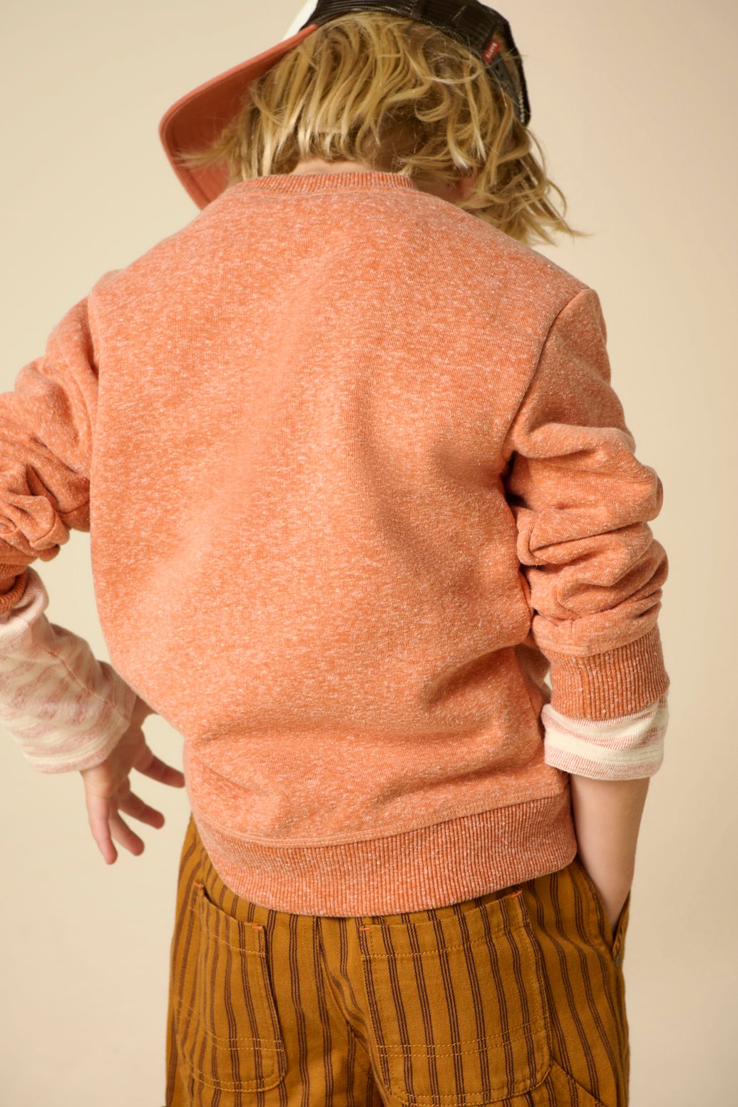 Oranje melange sweater met smiley patch