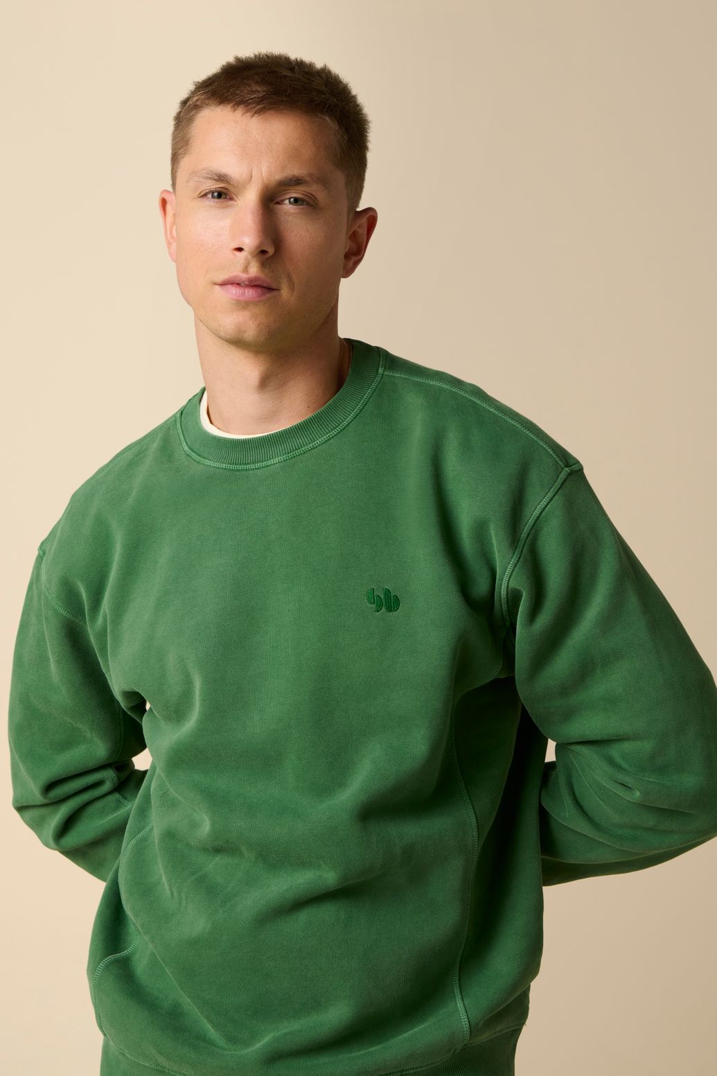 Sweater mit Stickerei - dunkelgrün
