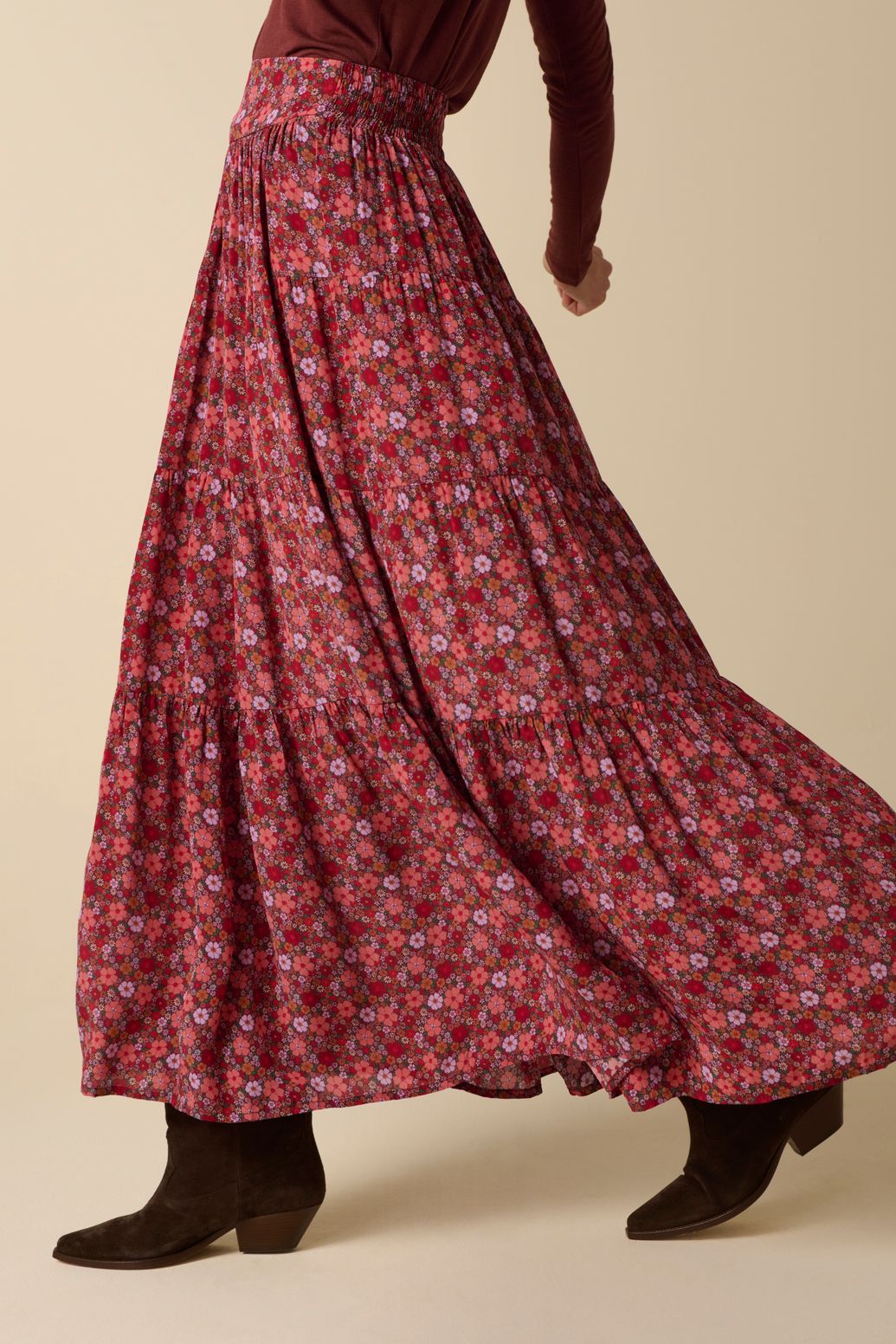 Jupe en satin avec imprimé fleuri - rouge foncé