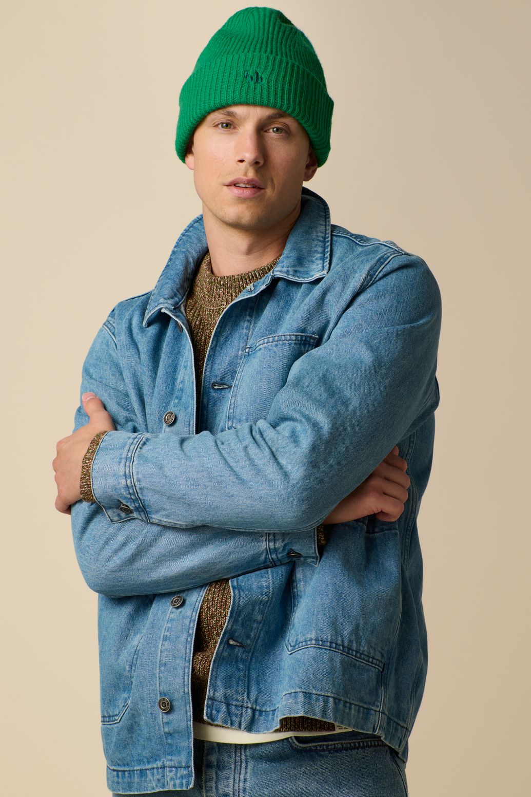 Bonnet tricoté en laine avec broderie - vert