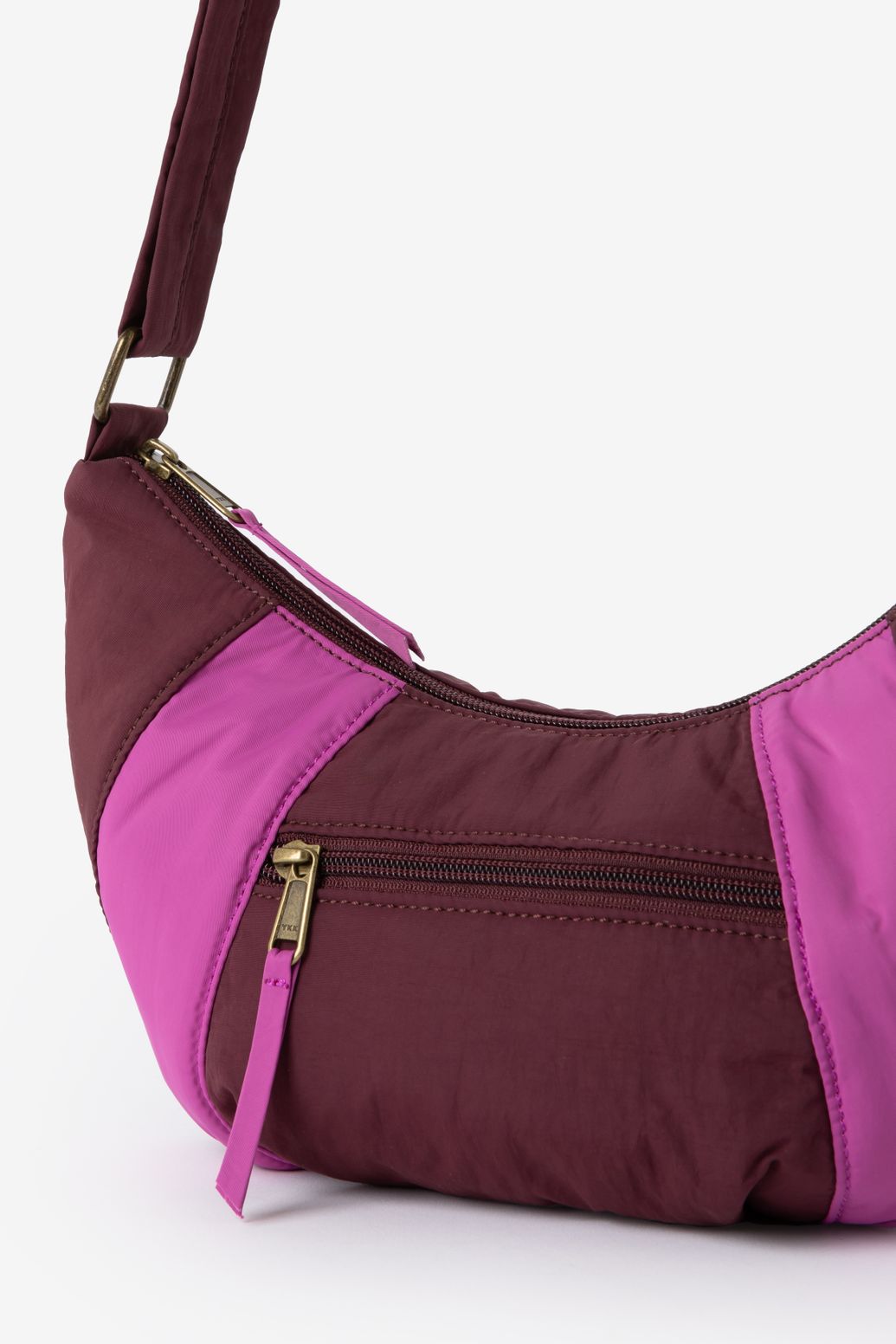 Umhängetasche in Colorblocking-Optik - dunkelrot