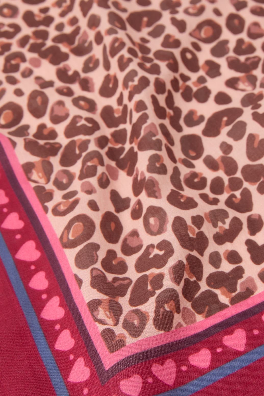 Rode sjaal met leopard print