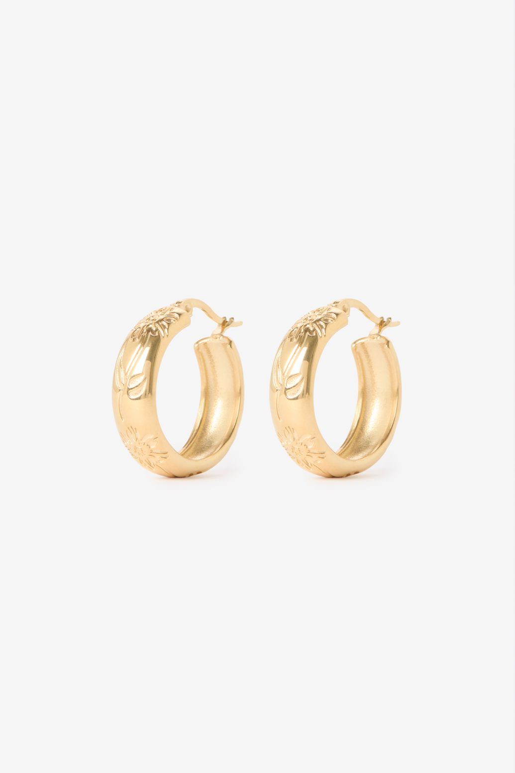 Gold-plated Creolen mit gravierten Blumen