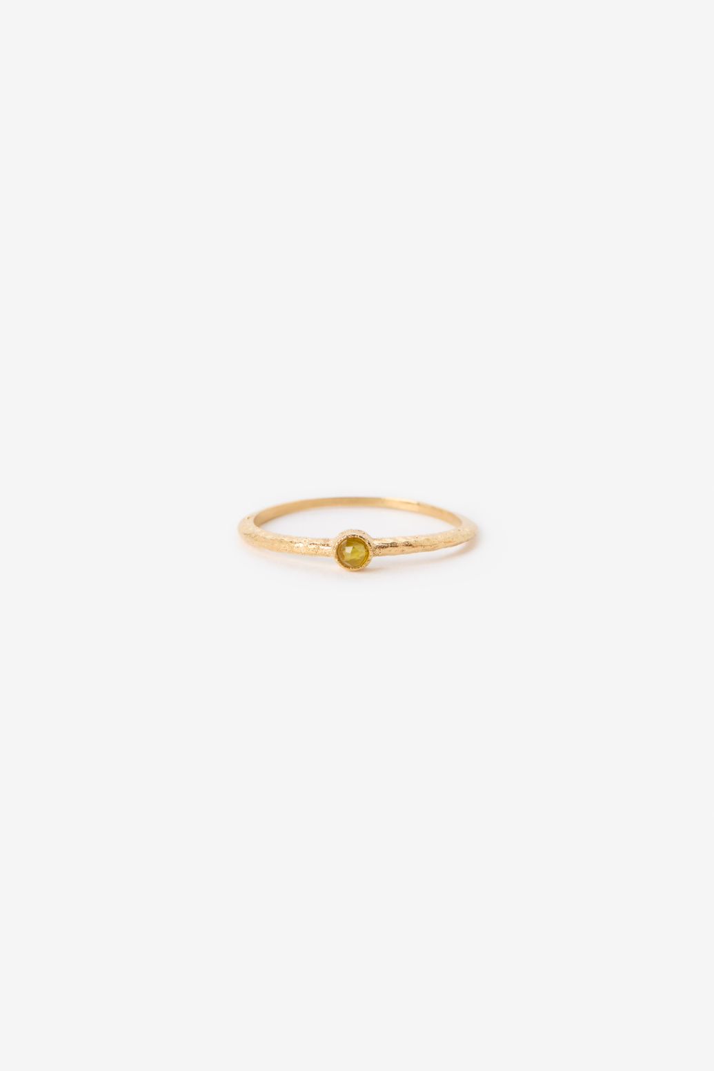 Gold-plated Ring mit grünem Stein