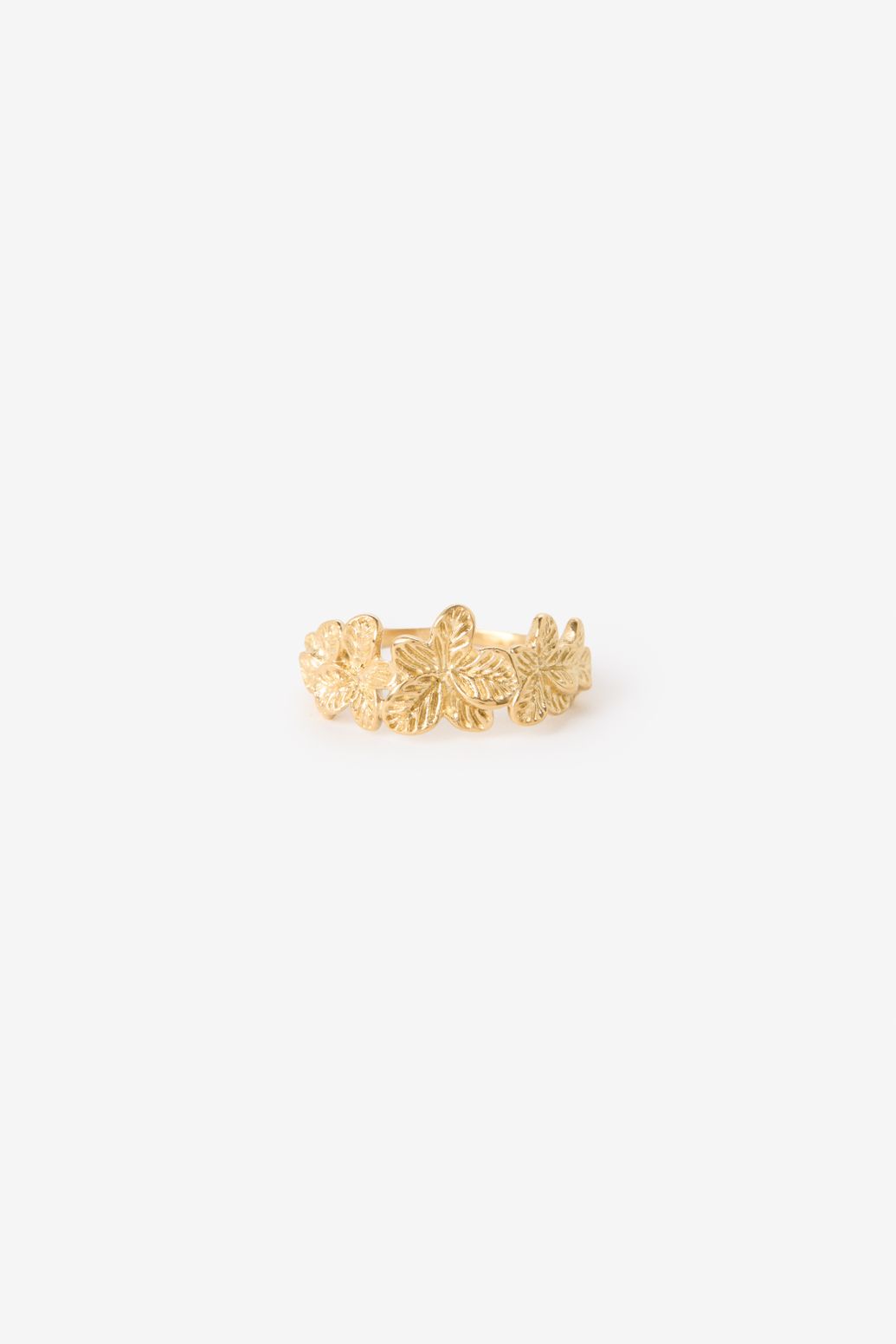 Gold plated ring met bloemen